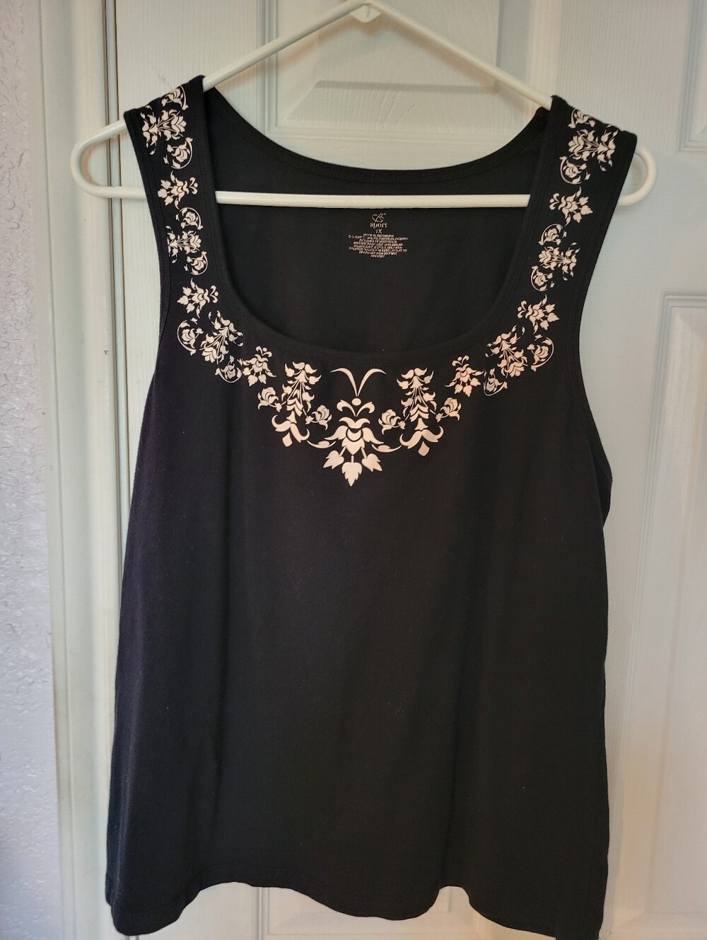 Women’s Black Design Scoop Neck Tank Top